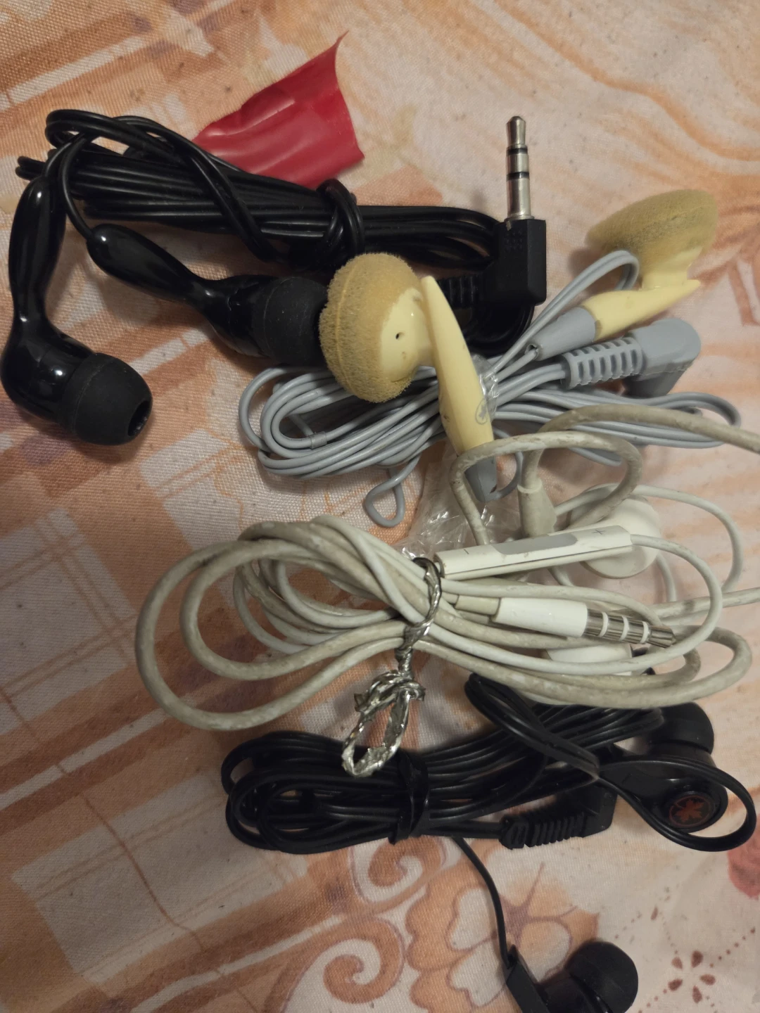 Assorted wired earphones (lot of 3) - photo 2