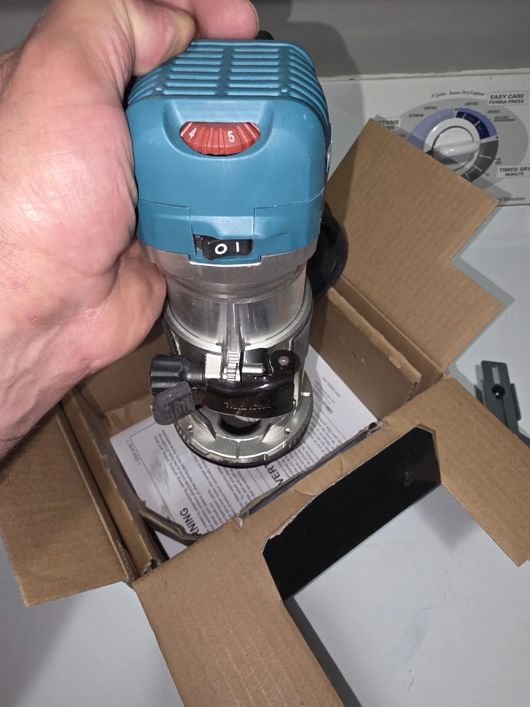 Makita 1-1/4 HP Compact Router RT0701C - photo 3