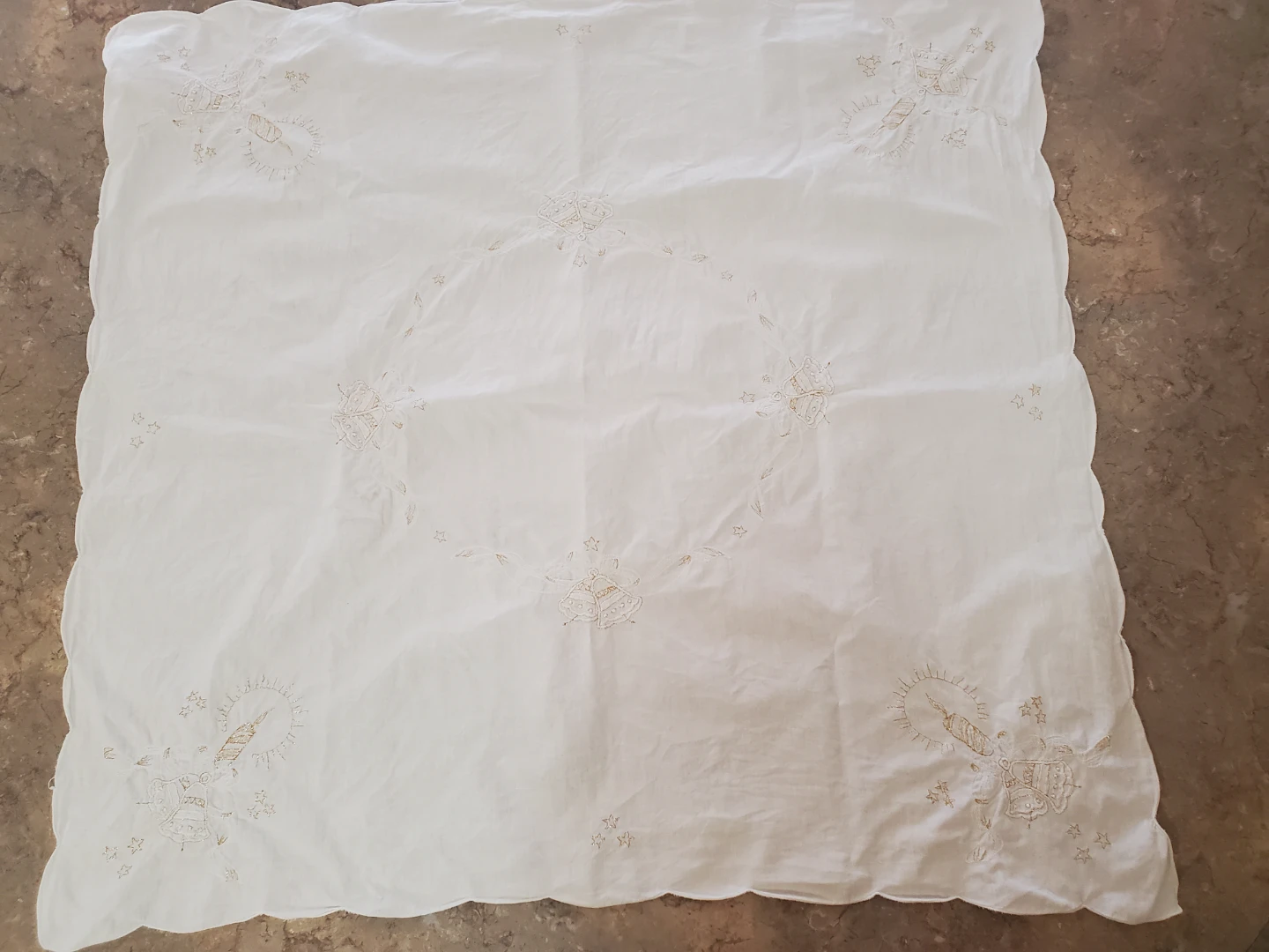 Vintage Embroidered Small Christmas Tablecloth  🏈