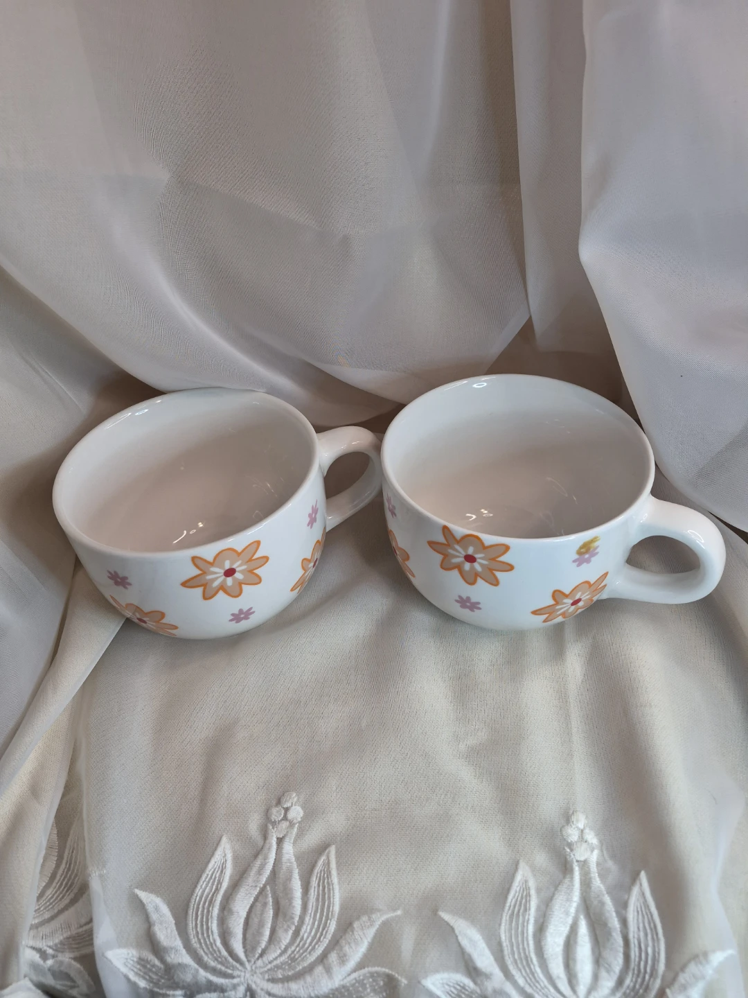 Pair of Large Soup etc. Ceramic Bowls - photo 5