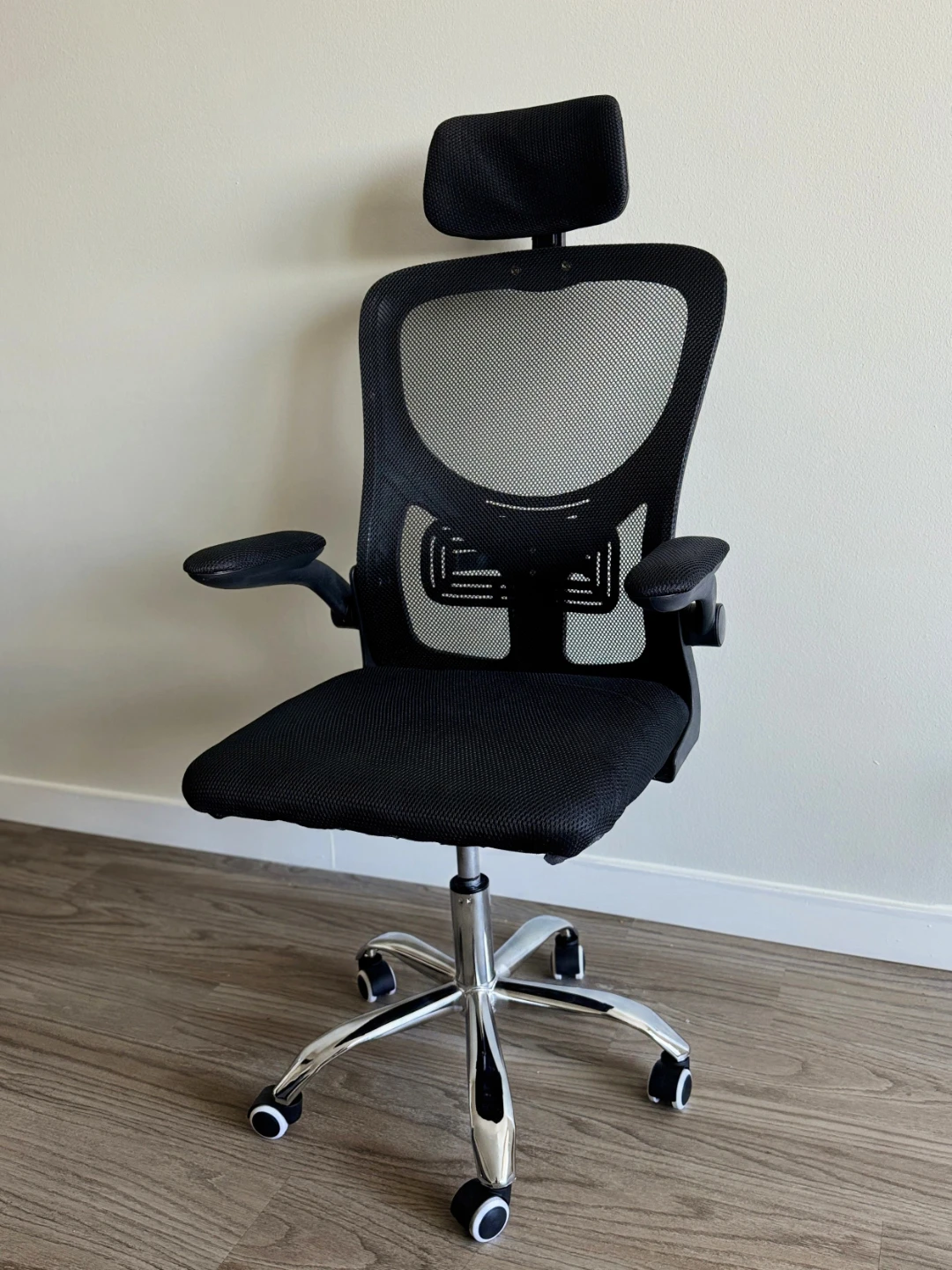 BRAND NEW Ergonomic Mesh Office Chair with Headrest