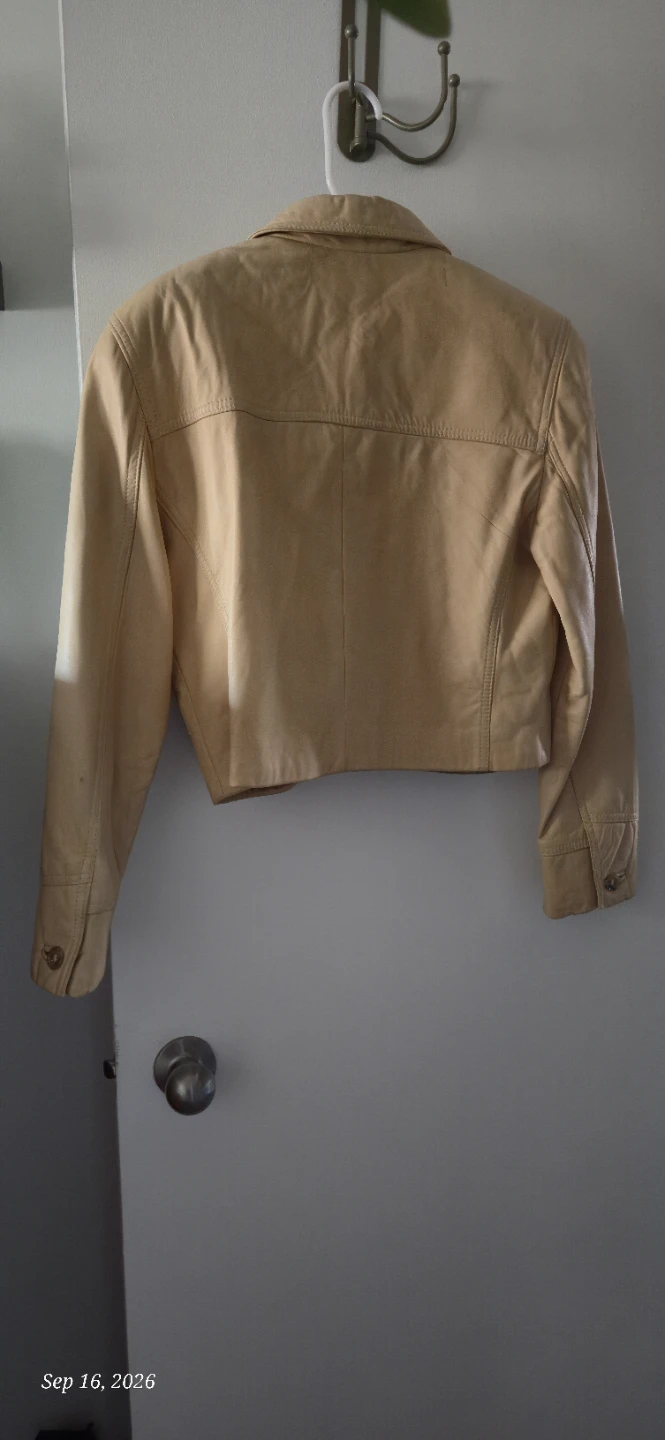 Danier beige leather jacket - photo 5