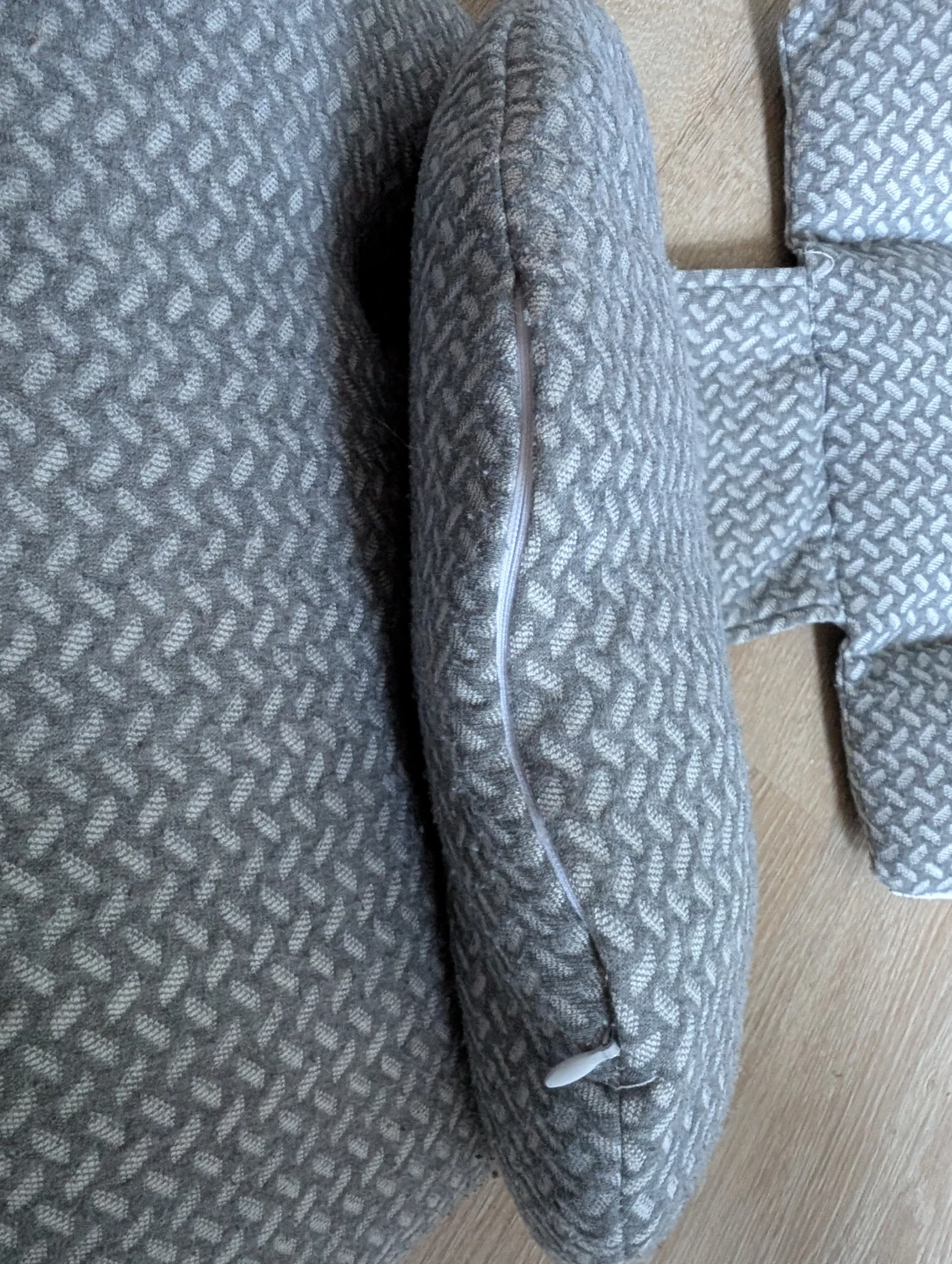Pregnancy and breastfeeding pillow - photo 2