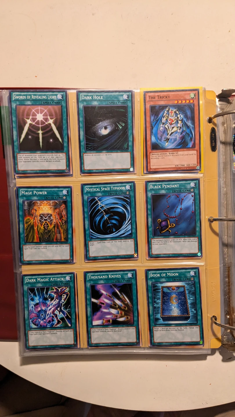 Yu-Gi-Oh! TCG - Dark Magician Reprint Set - photo 4