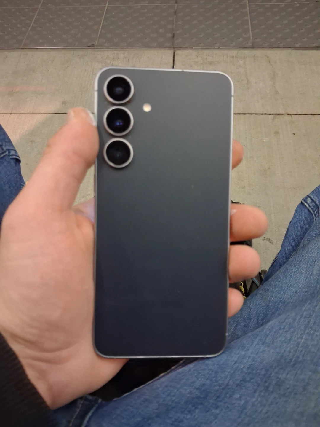 Samsung Galaxy S25 Grey Smartphone - photo 2