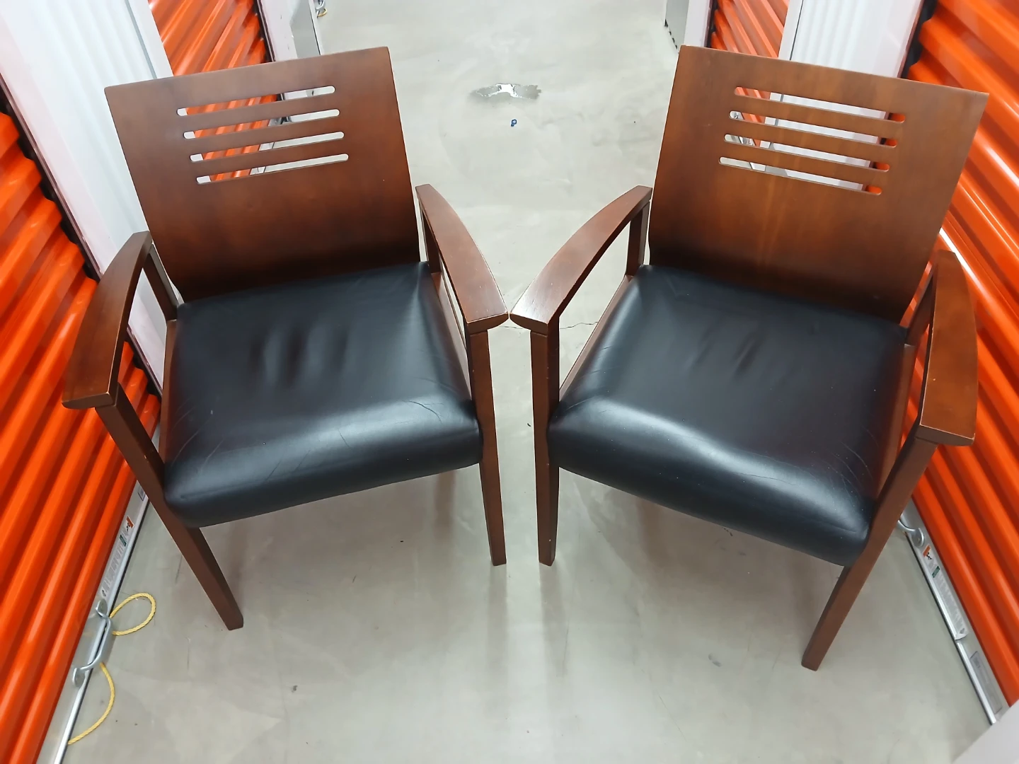 Set of Two Wooden Armchairs GUNLOCKE leather seats - photo 5