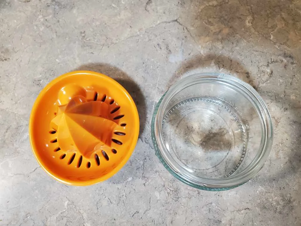 Squeeze and Pour Citrus Juicer - photo 2