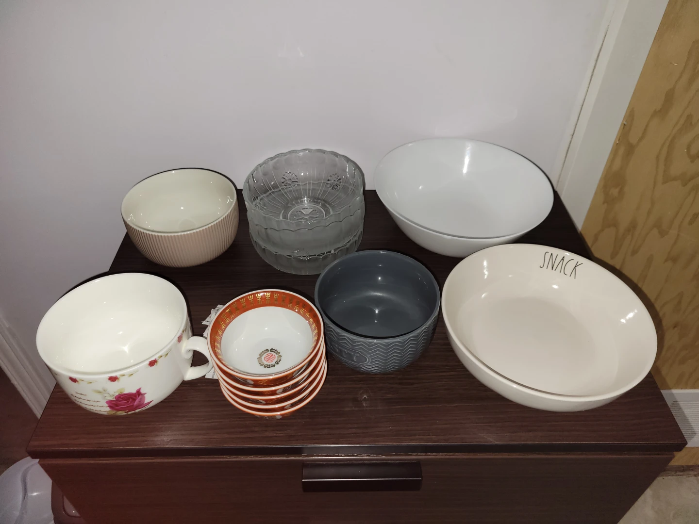 $1 each Mixed Bowls and Dishes Set