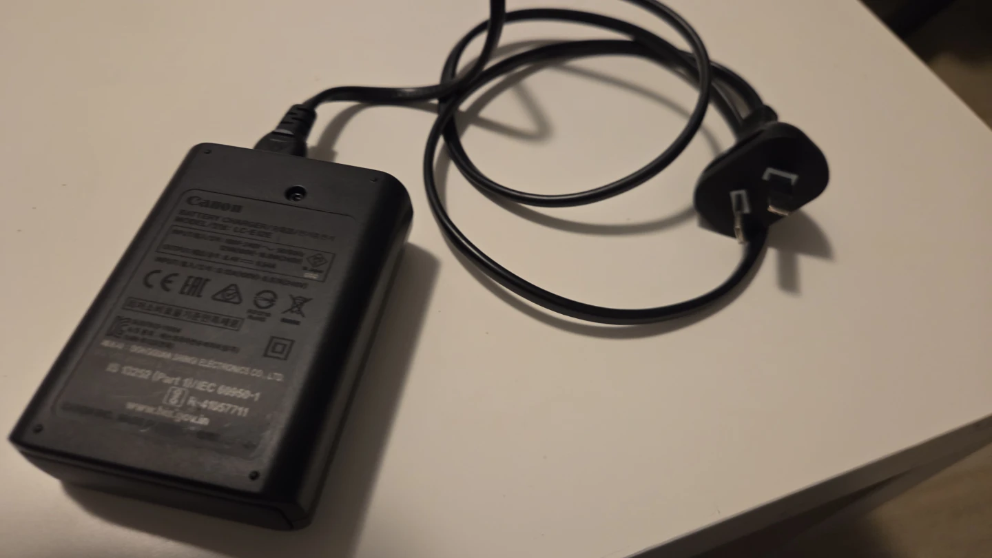 Canon LC-E12E Battery Charger - photo 3