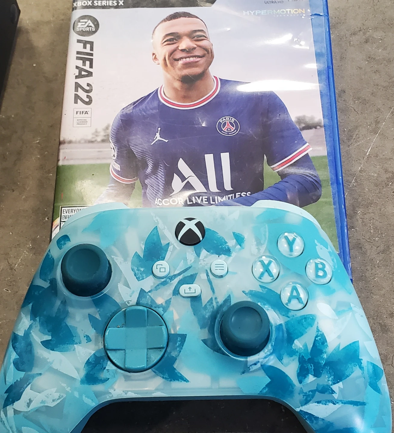 Xbox Series X console with controller and FIFA 22 game - photo 2