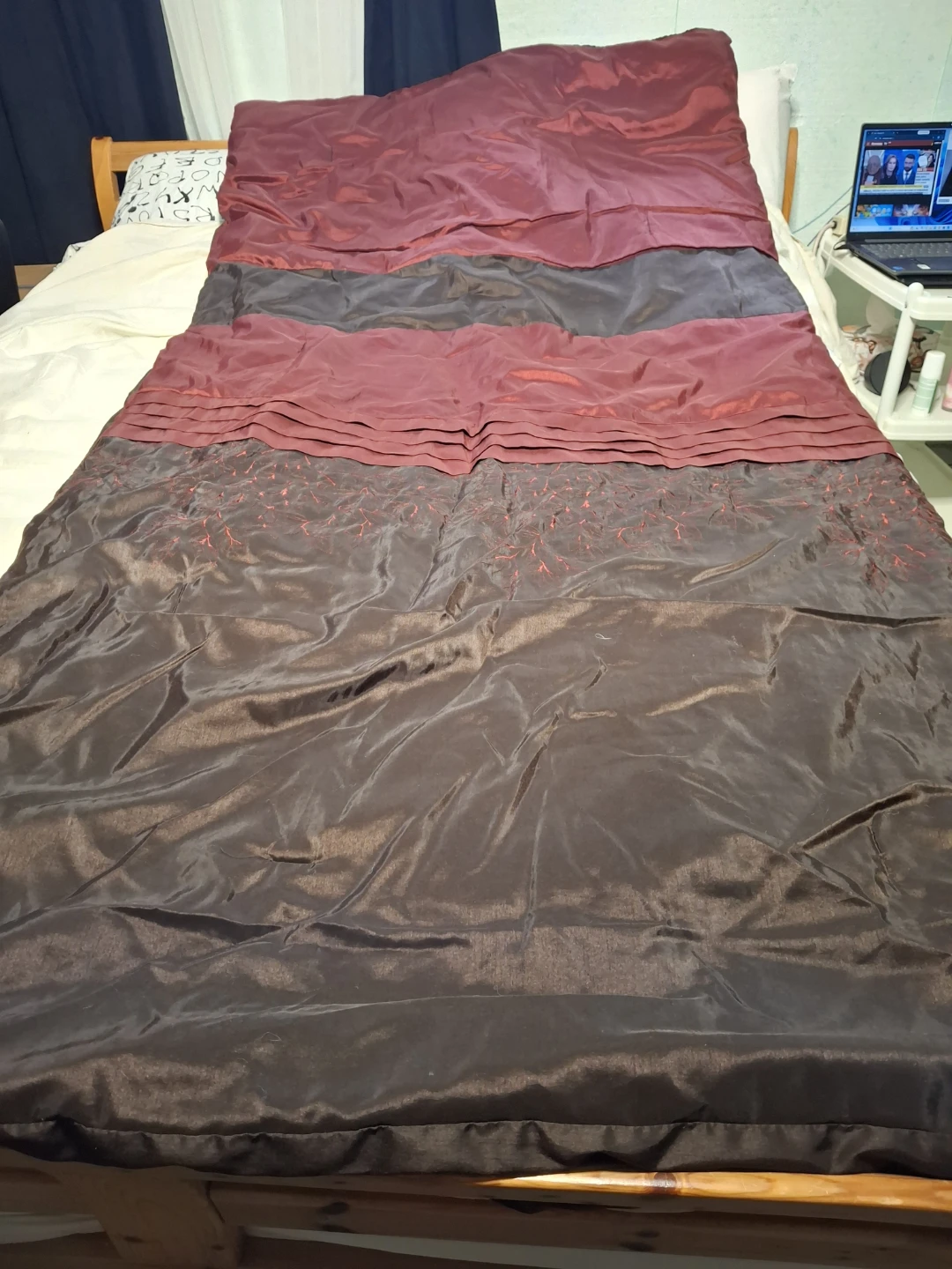Burgundy and Brown Decorative Bed Comforter - photo 3