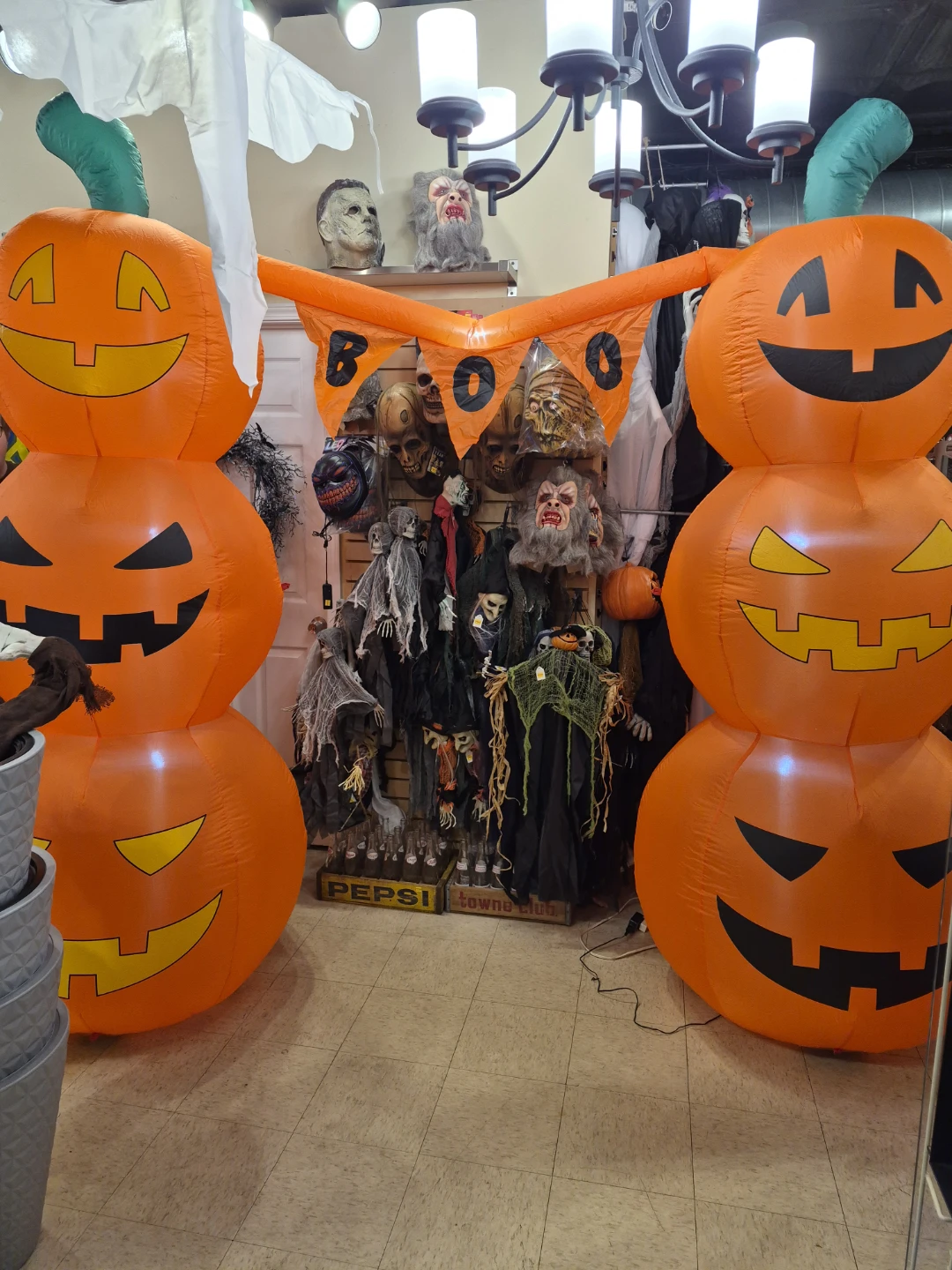 New Halloween Inflatables over 100 available. - photo 5