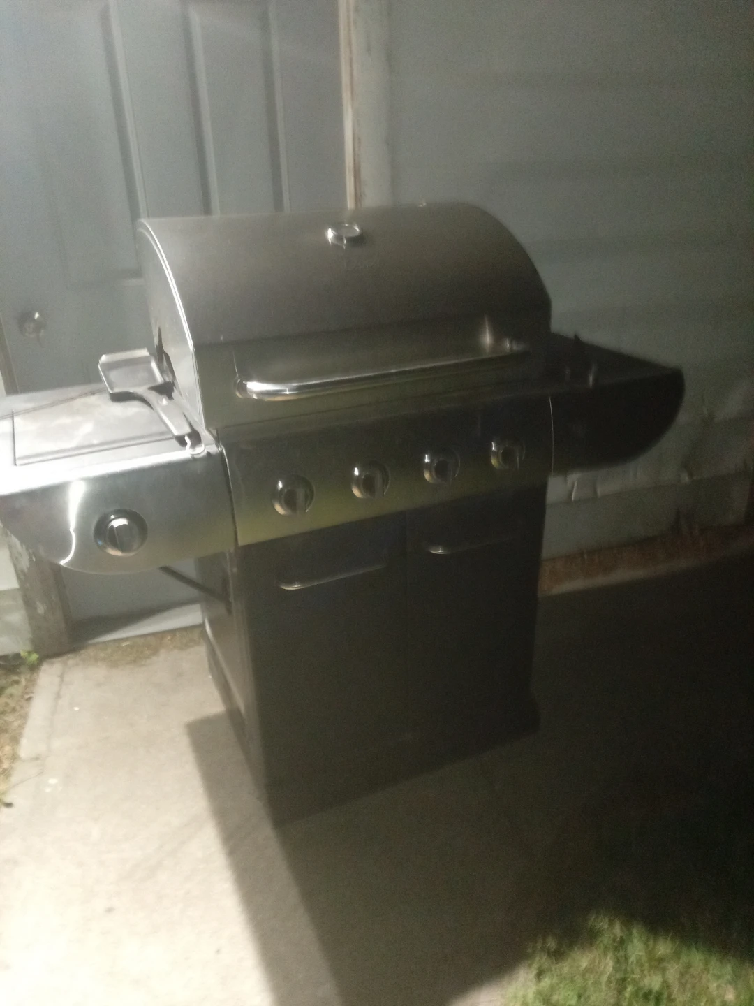 4-Burner Propane BBQ Grill