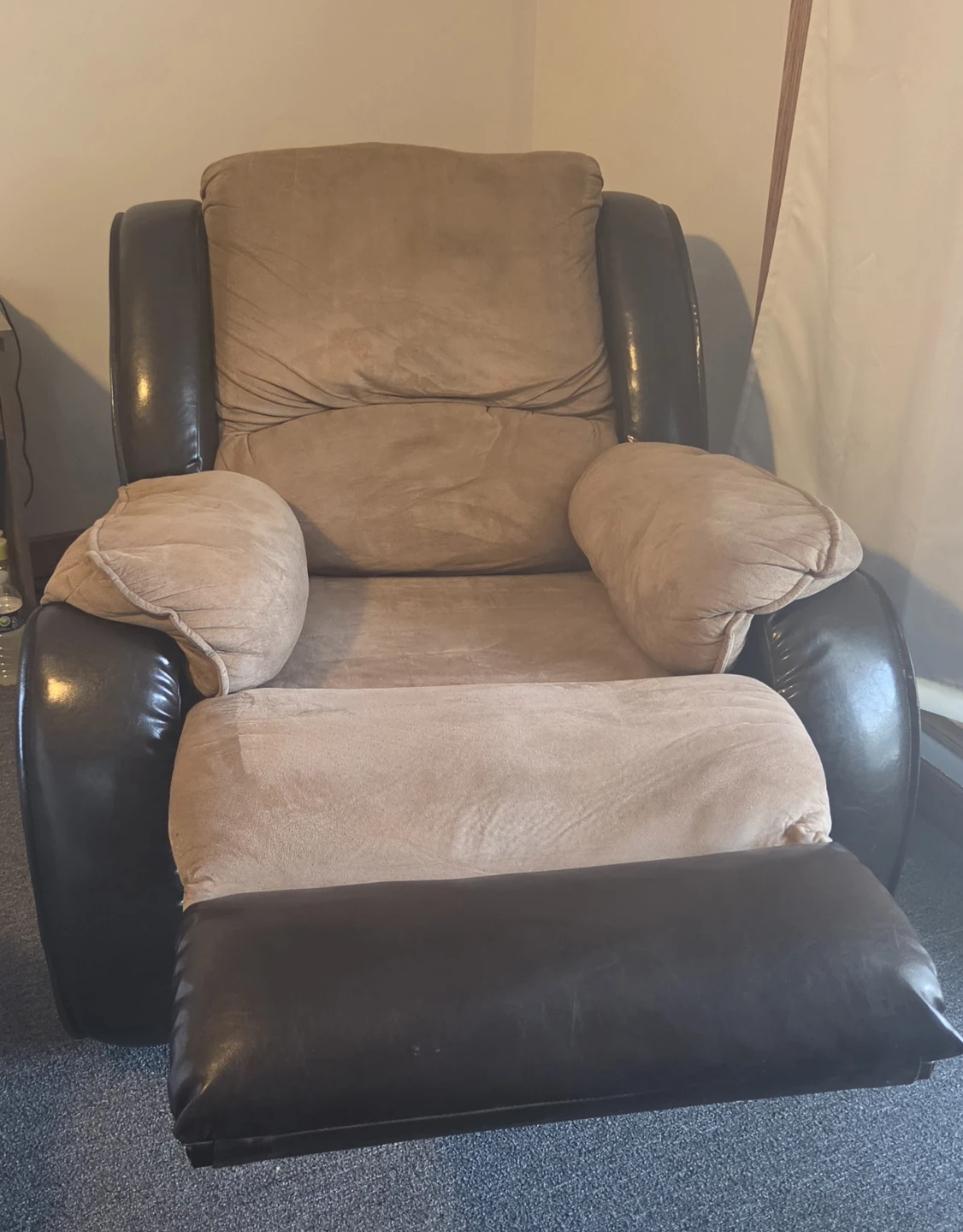 Two-Tone Reclining Armchair - photo 3