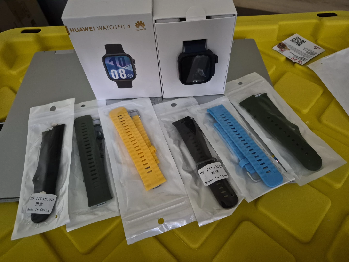 Huawei Watch Fit 4 with extra bands - photo 2