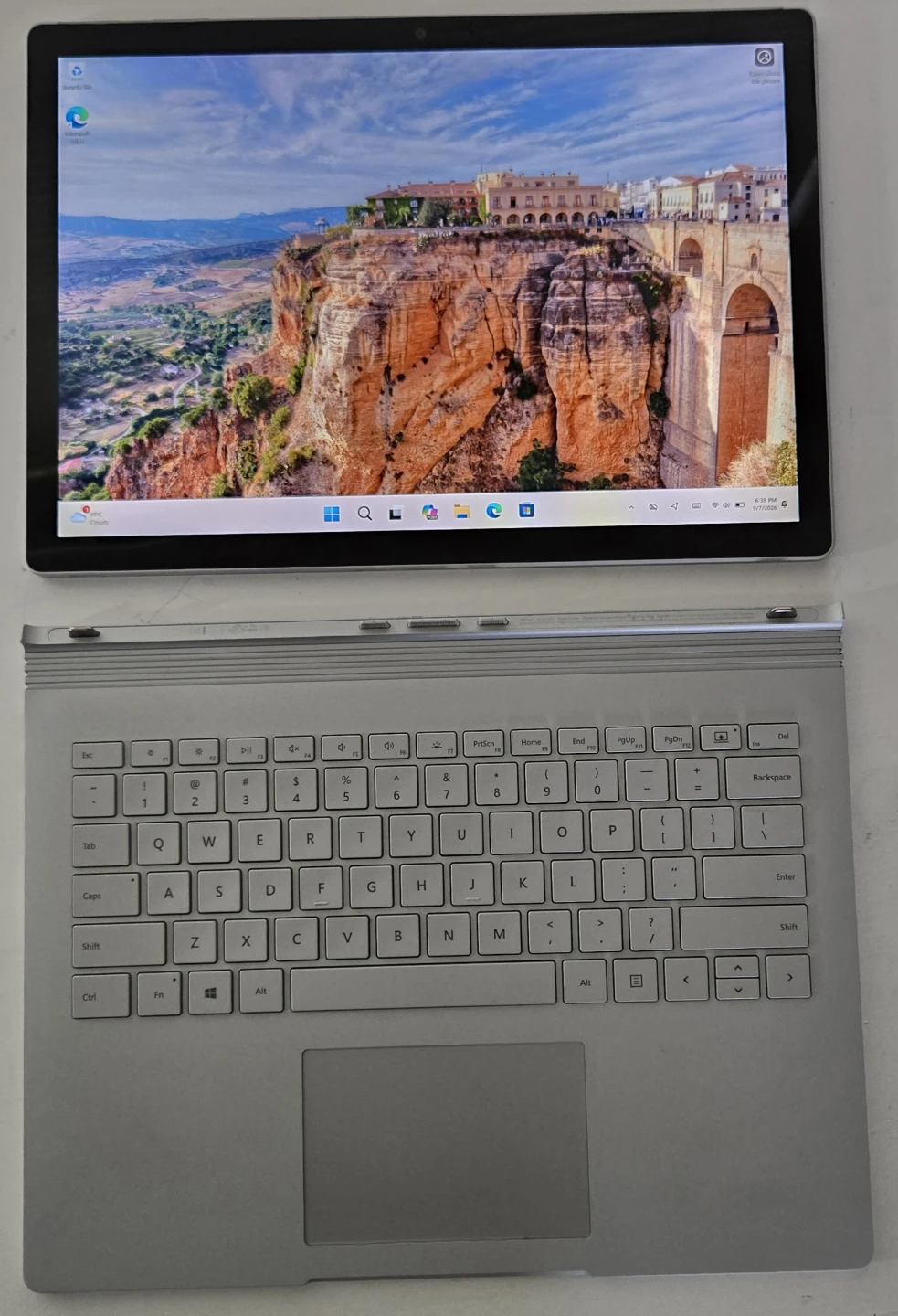 Microsoft Surface Book 2 – 2-in-1 Touchscreen Laptop - photo 3