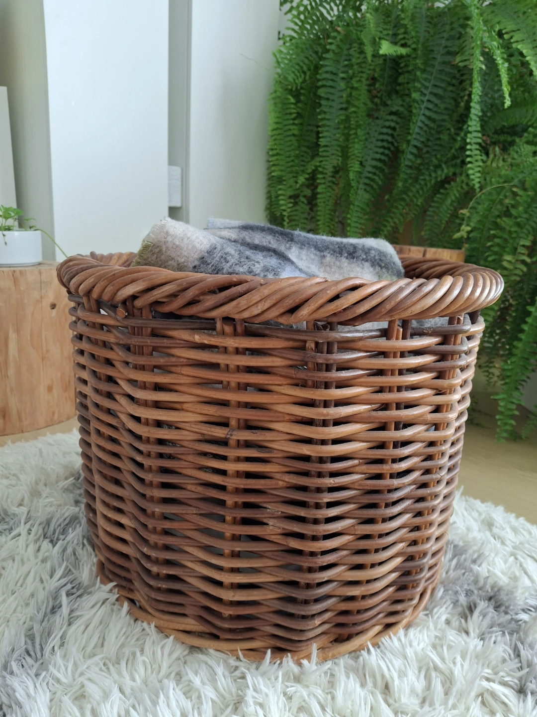 Large round wicker storage basket - photo 4