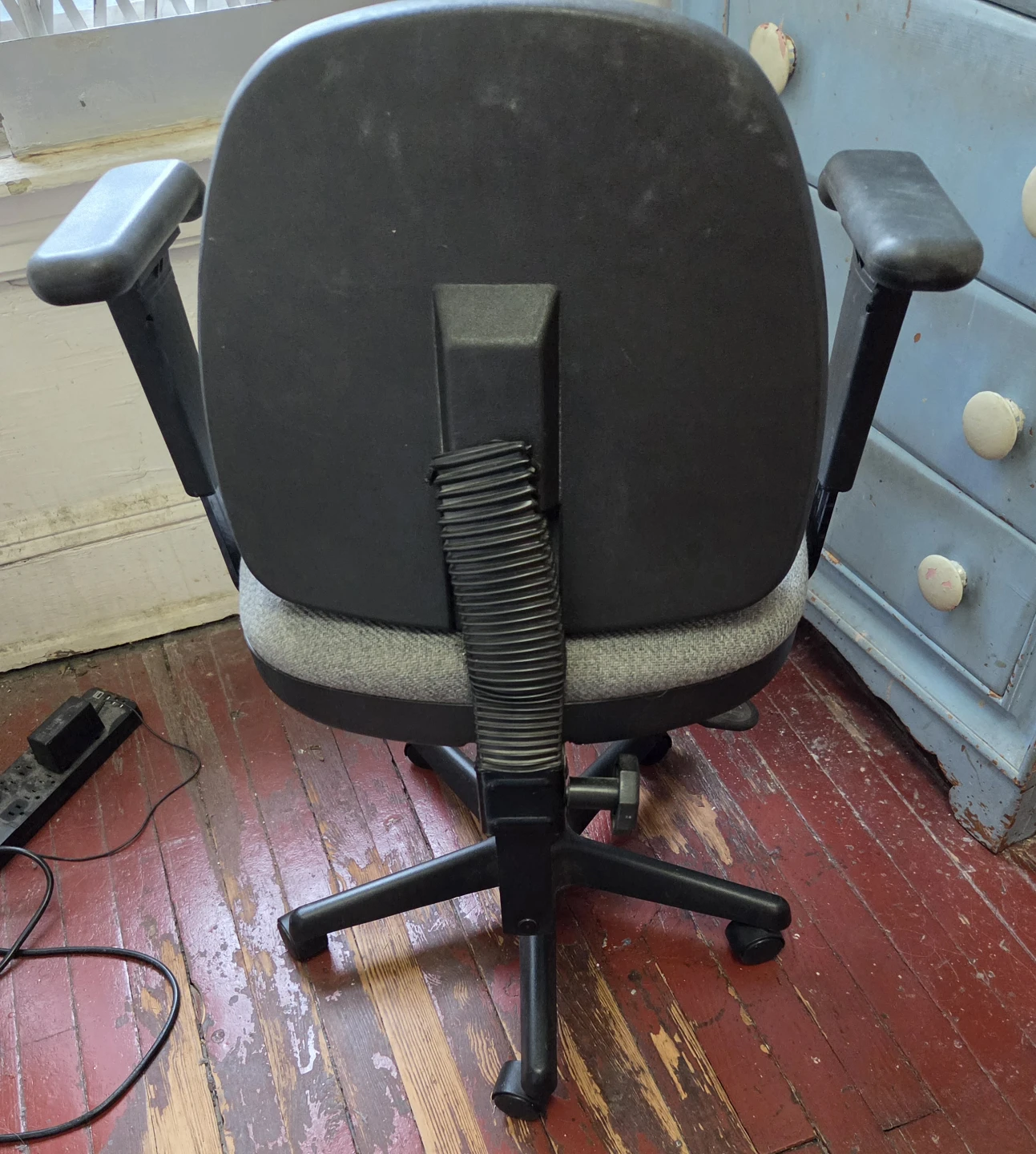 Adjustable Office Desk Chair - Free - photo 2