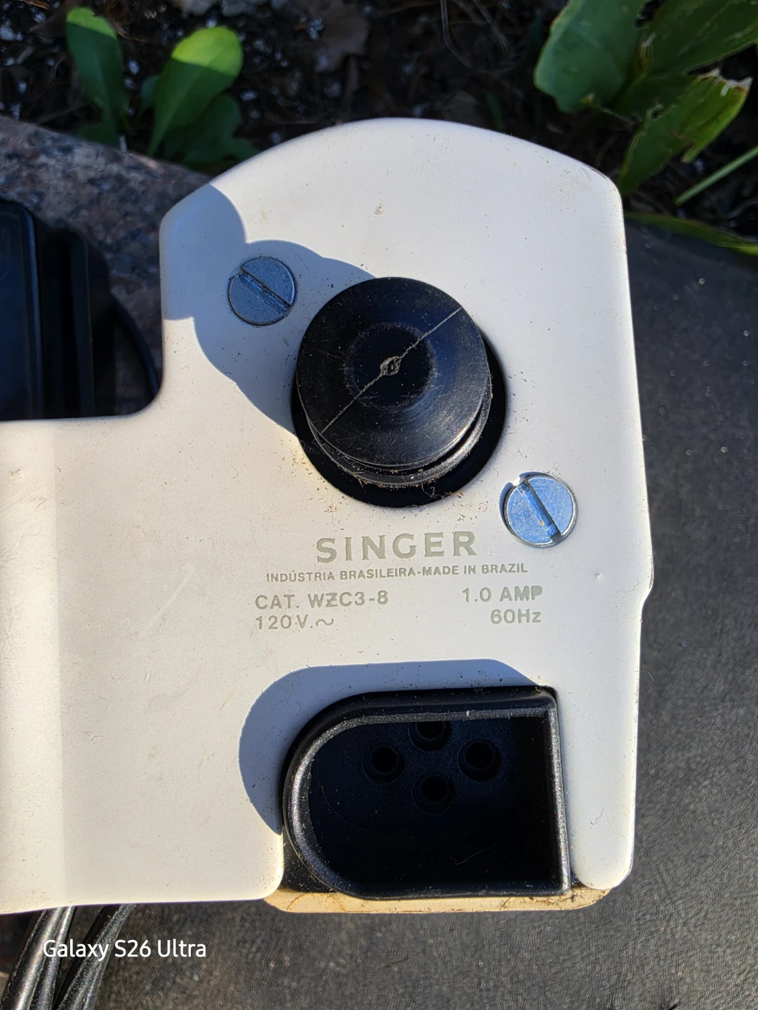 SINGER Sewing Machine Motor w/ Foot Control Pedal & Light - photo 3