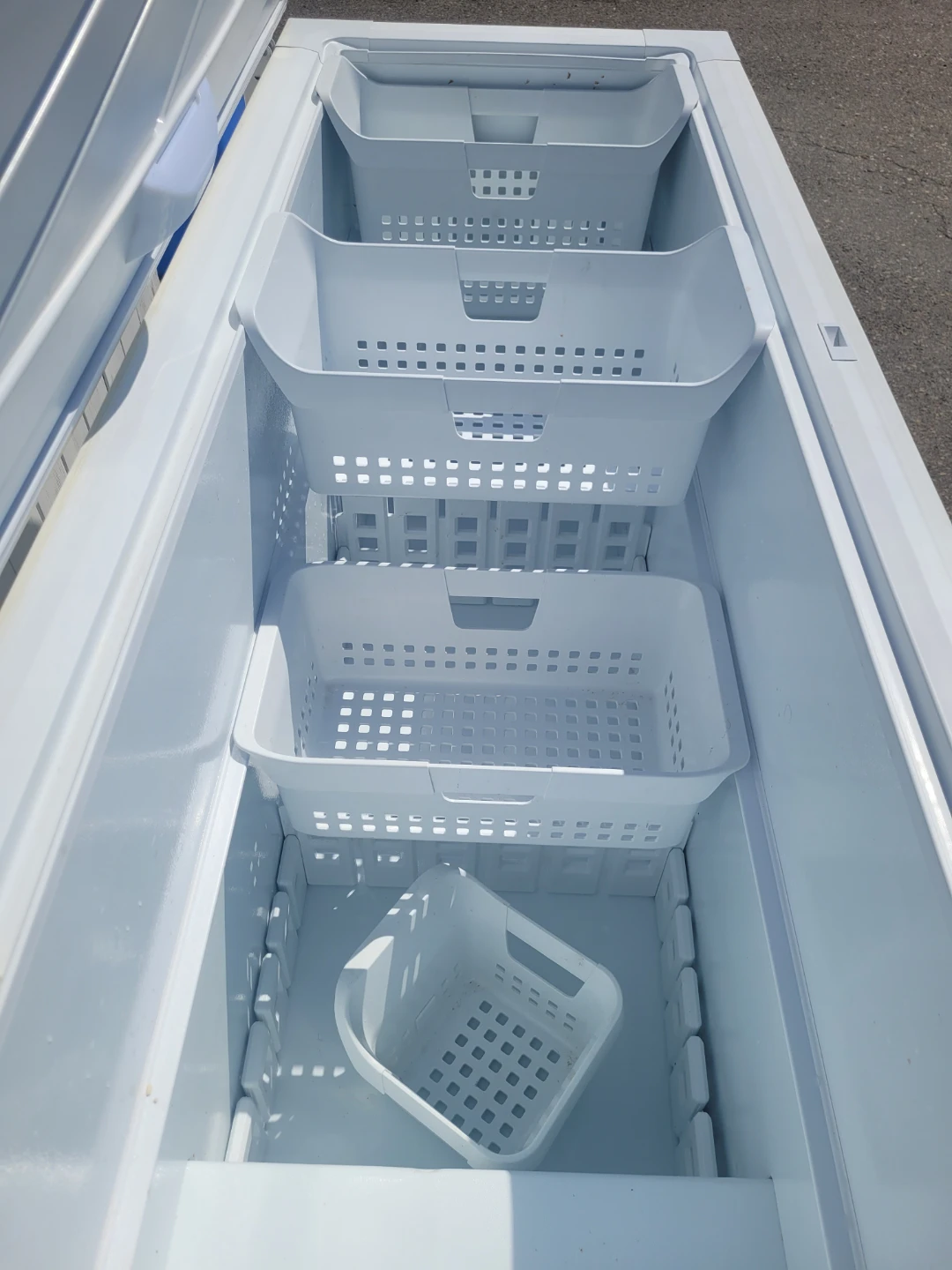 Extra Extra Large White Chest Freezer with Baskets - photo 3