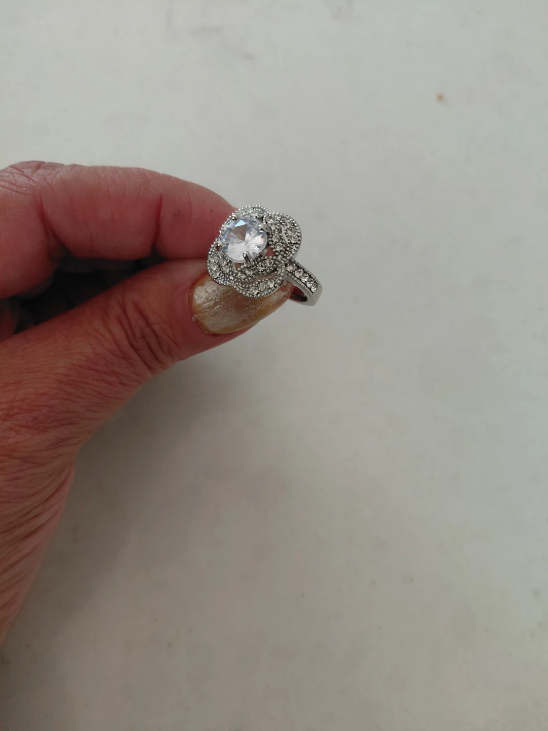 Floral Style Cubic Zirconia Ring - photo 3