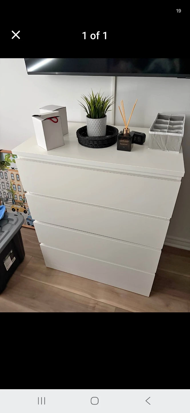 White 4-Drawer Dresser with Mirror