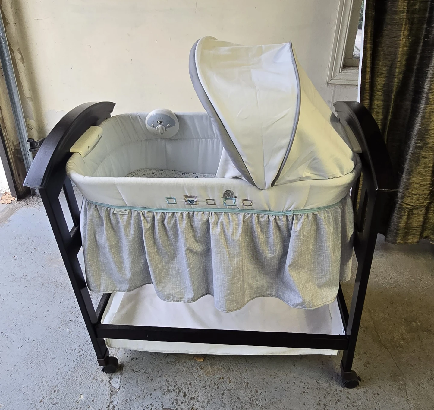 Summer Infant Wooden Bassinet