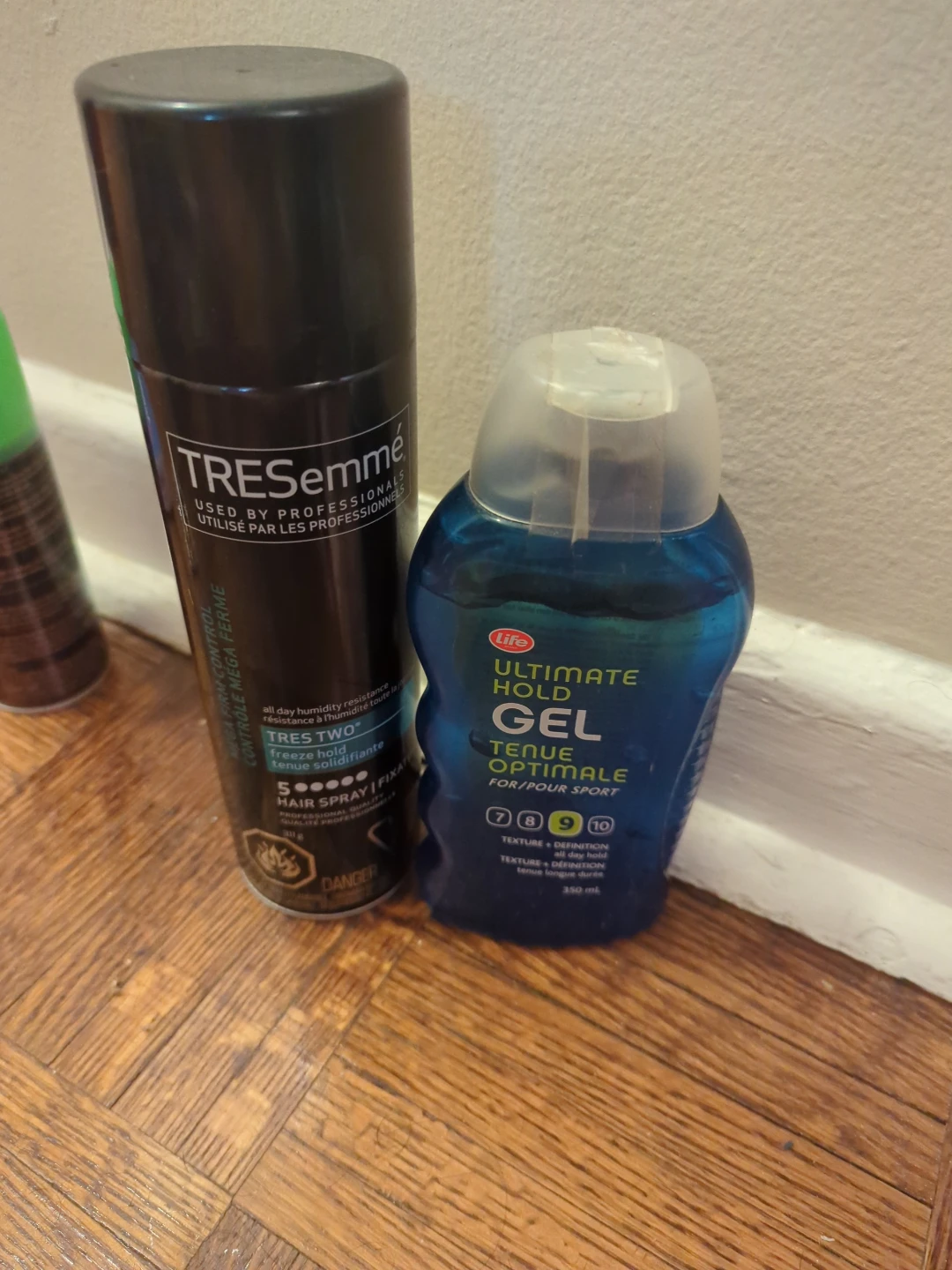Holding spray and gel