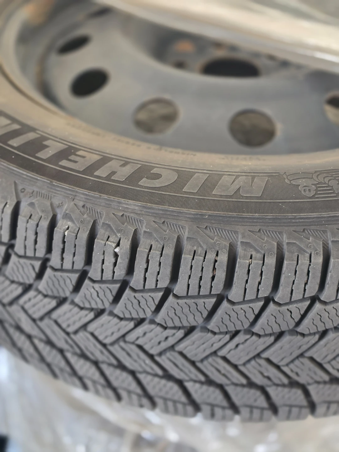 Set of 4 Michelin 225/60R18 Winter Tires on Rims