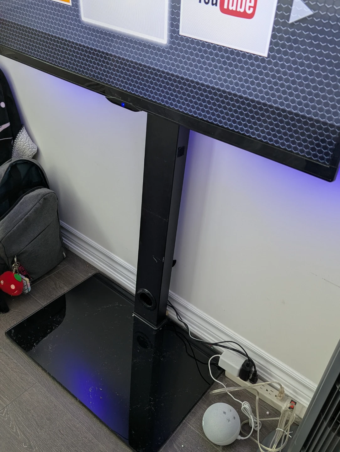 Westinghouse Smart TV with Stand - photo 3