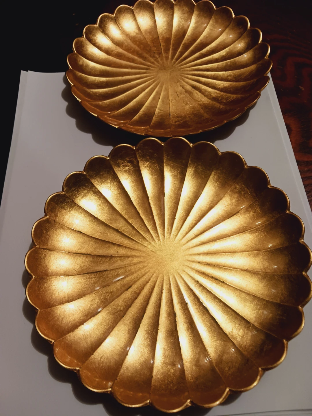 Set of Two Gold-Tone Scalloped Decorative Plates - photo 5