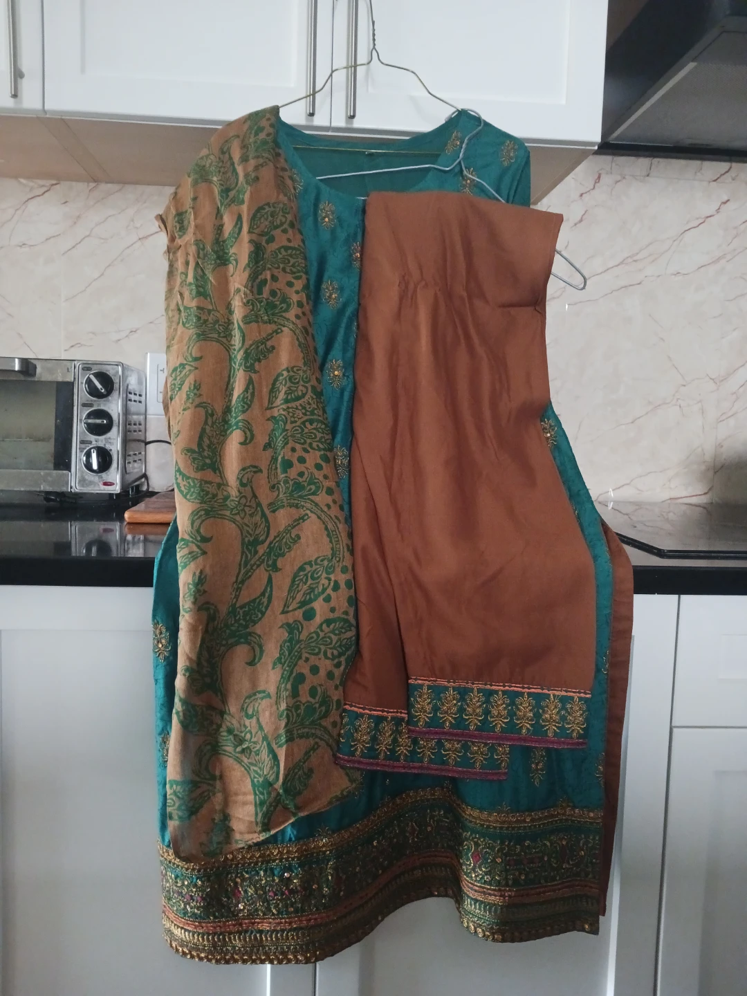 Teal and Brown Traditional Three-Piece Indian Suit - photo 2