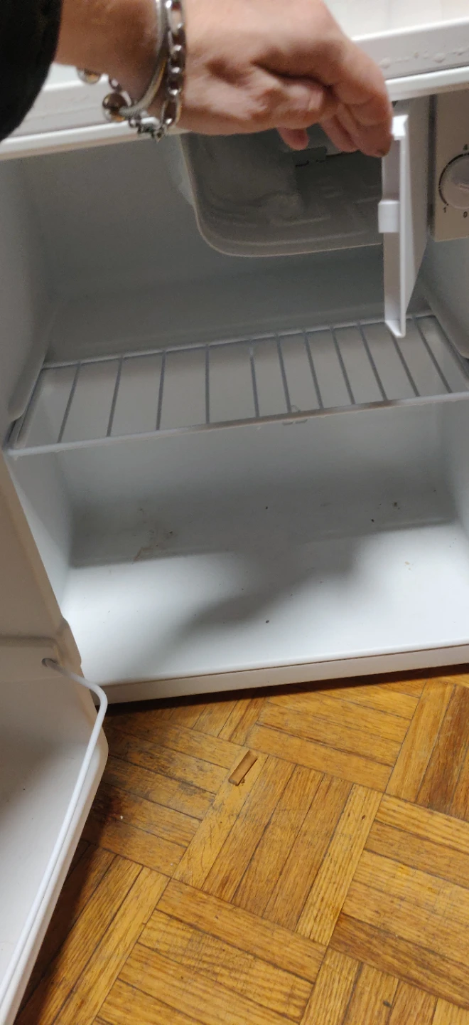 Galanz Mini Fridge - photo 3