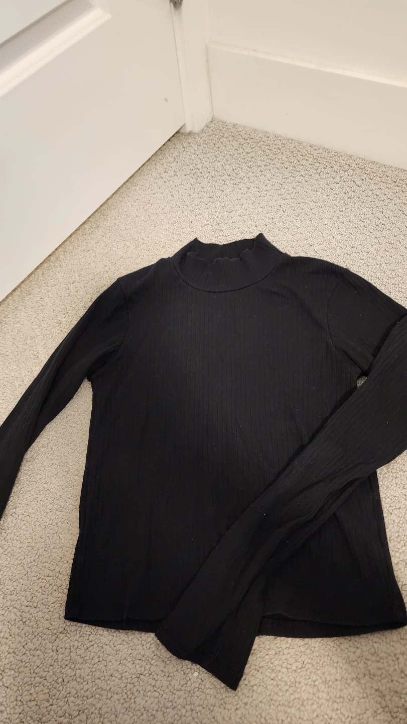 Black Long-Sleeve Ribbed Mock Neck Crop Top - photo 2