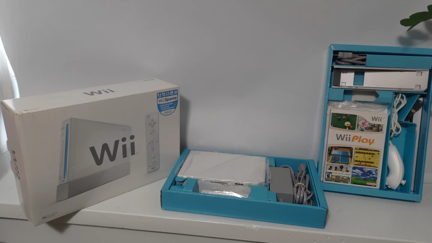 Nintendo Wii console (GameCube backwards) - photo 3