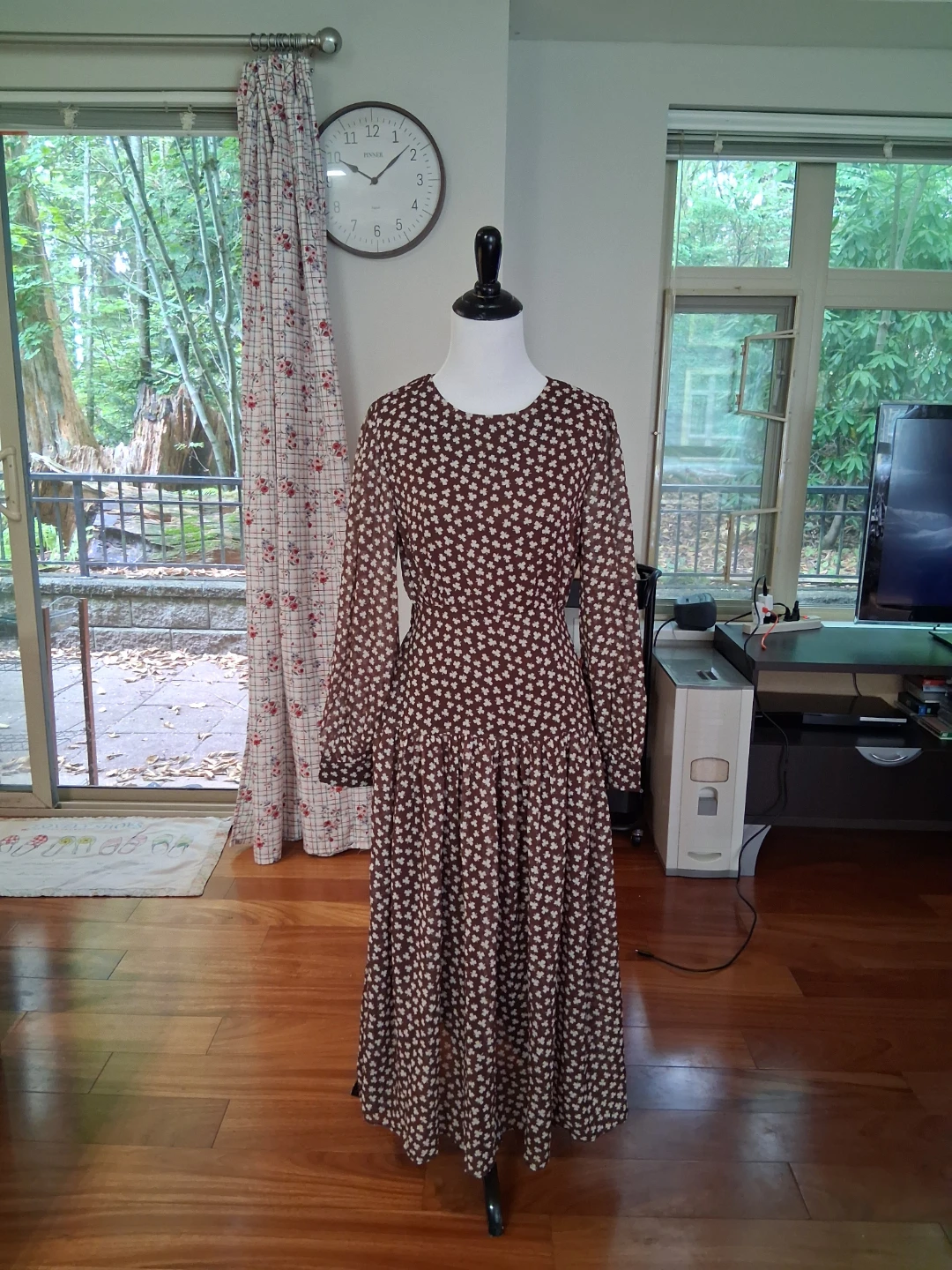 Long-Sleeved Brown Clover Pattern Midi Dress