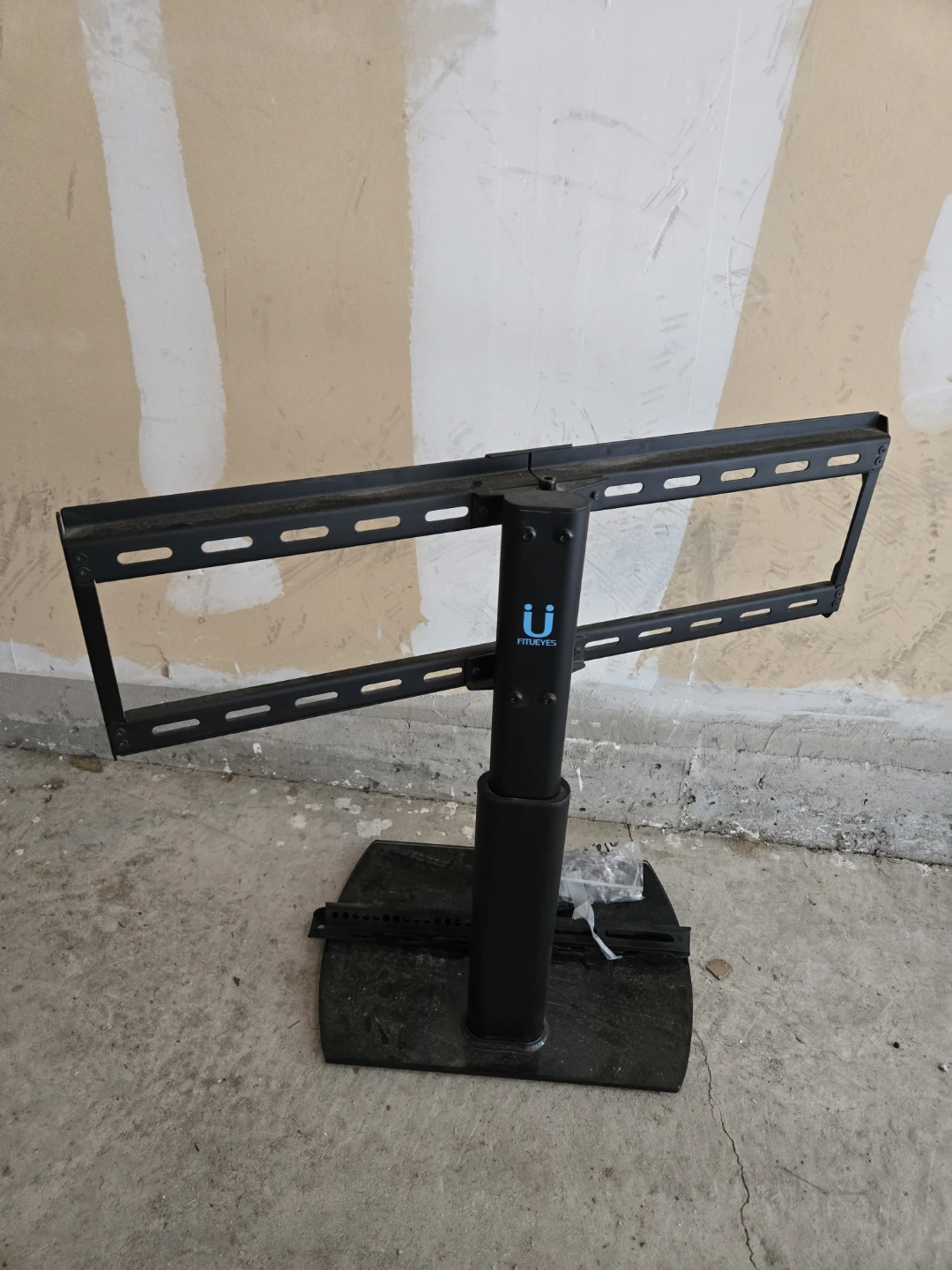 FITUEYES Universal TV Stand - photo 2