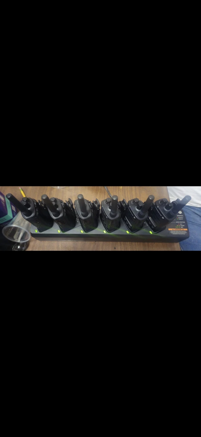 Motorola RMU2040 6-Pack Two-Way Radios with Multi-Charger - photo 5