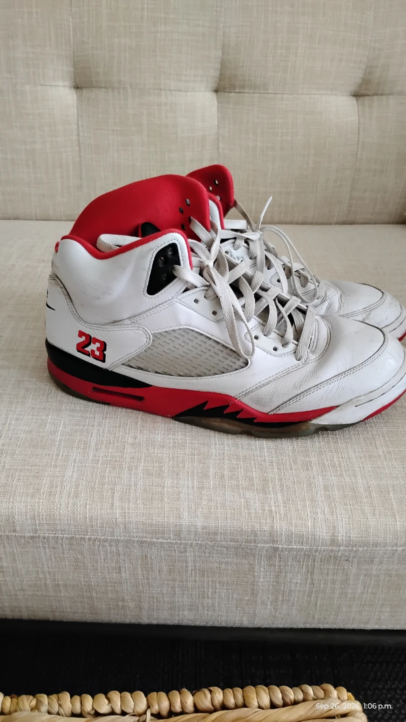 Men's Nike Air Jordan 5 Retro White Red. Size 10