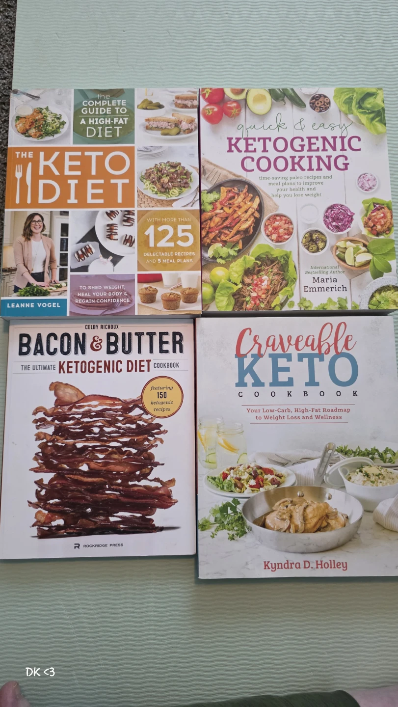 Set of 4 Ketogenic Cookbooks & Basics of Keto