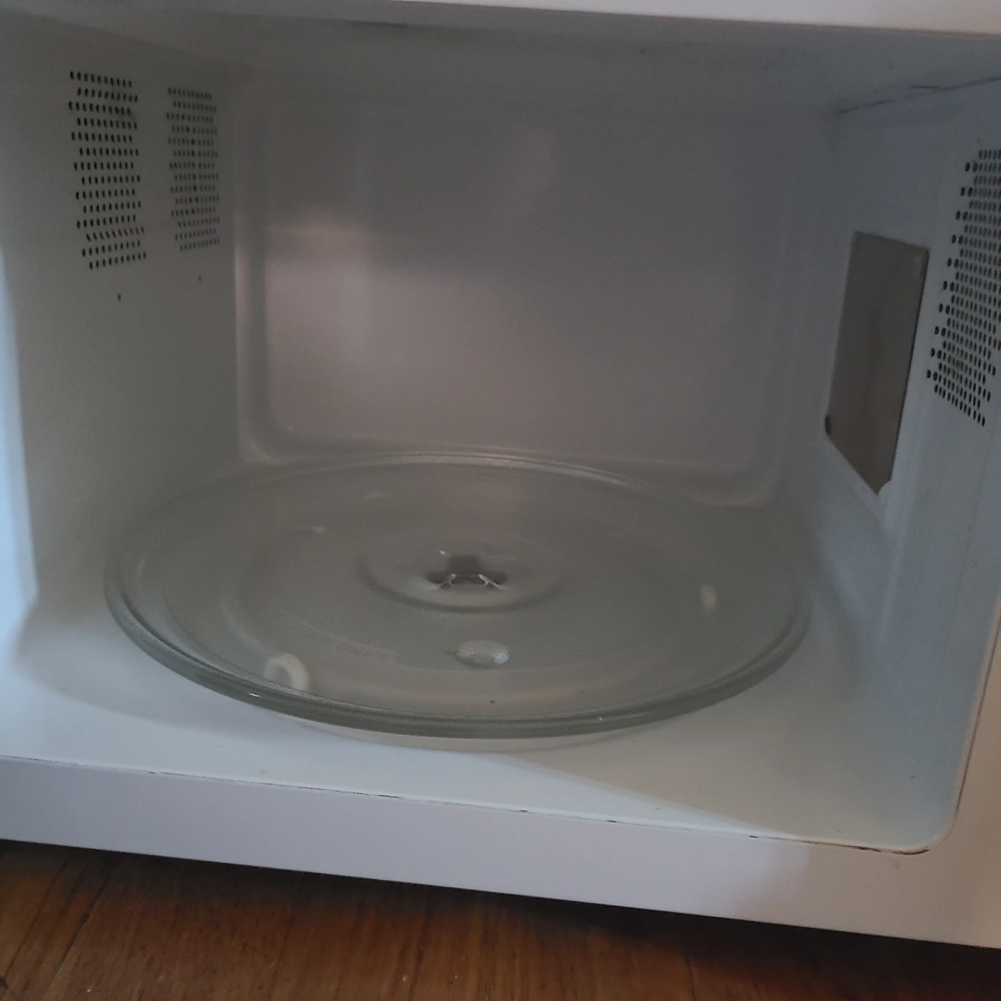 Microwave - photo 3