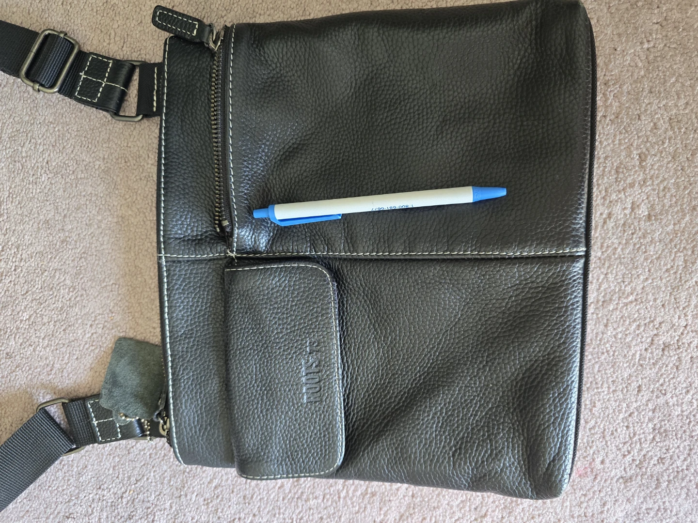Roots 73 Black Leather Crossbody Bag for M/F - photo 4