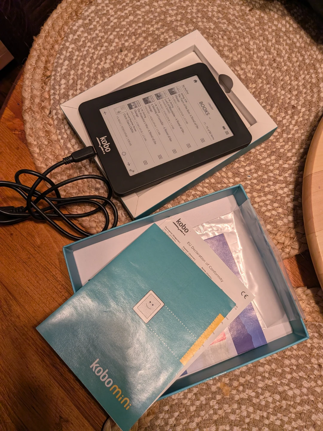 Kobo MINI  E-reader with USB Cable and Box - photo 3