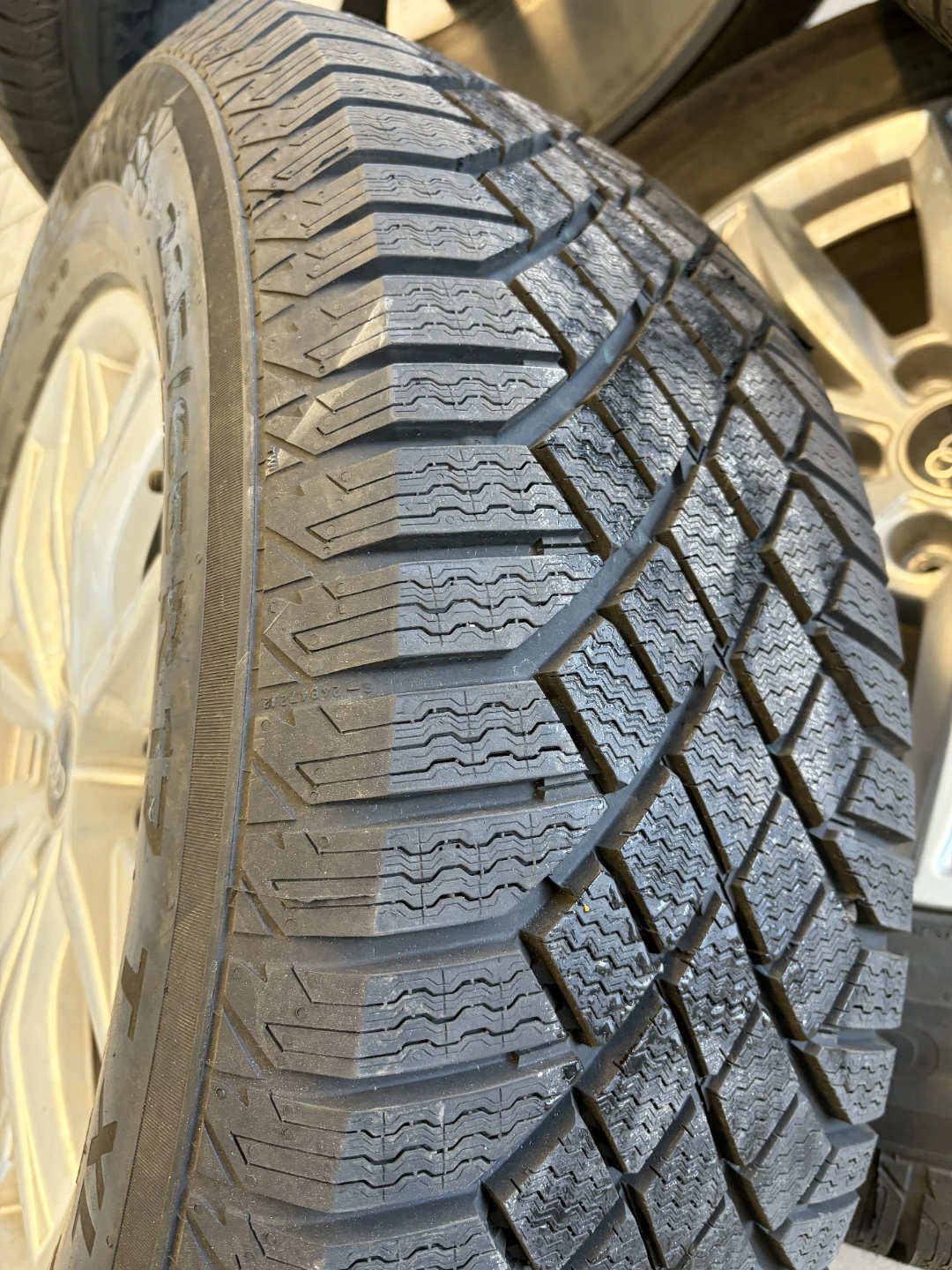 Audi Q5 17" Winter Wheels & Tires - Continental(235/65R17) - photo 2