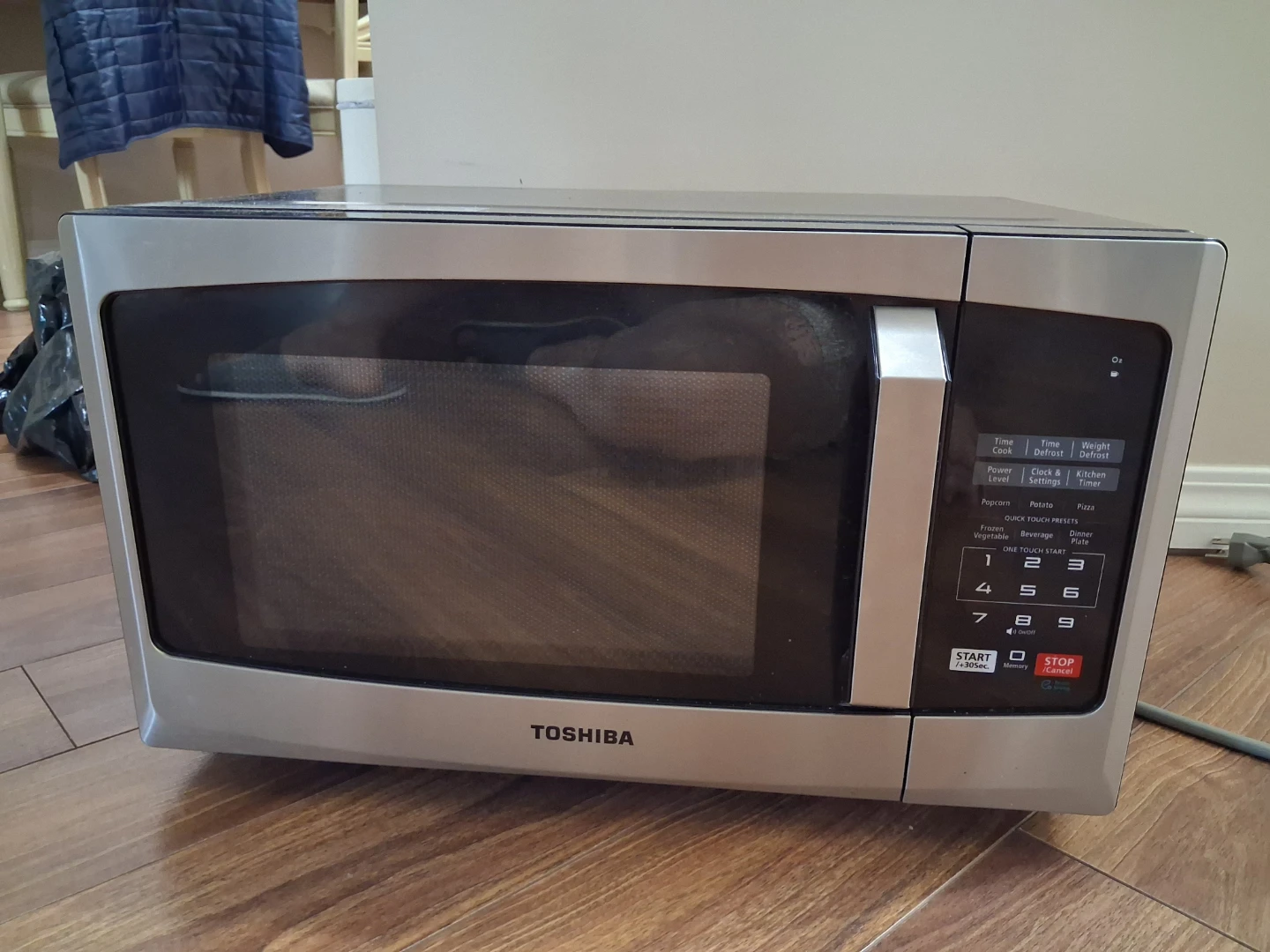 Toshiba Microwave - photo 2