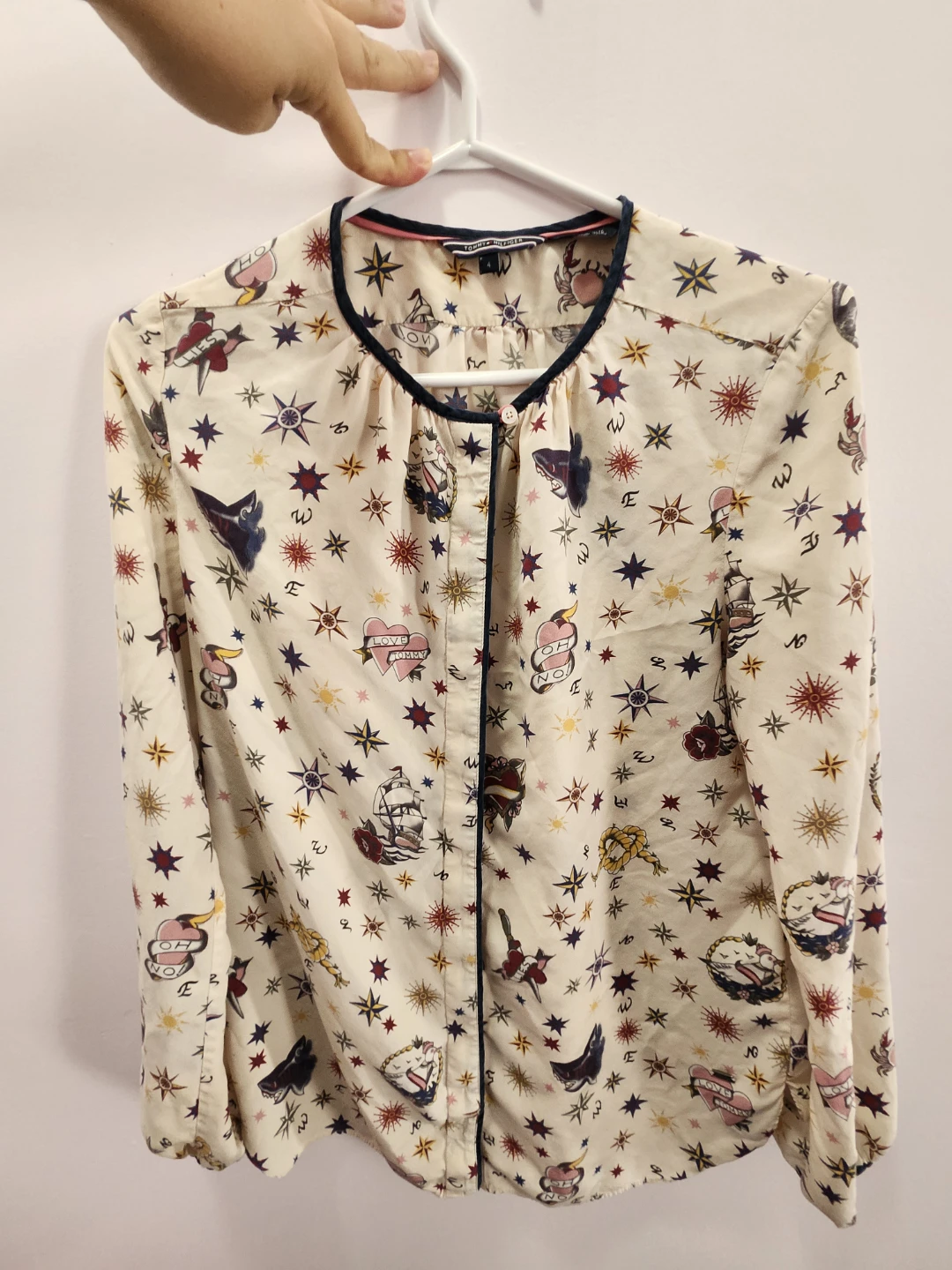 🏈Tommy Hilfiger 100% Silk Button-Up Shirt Size 4