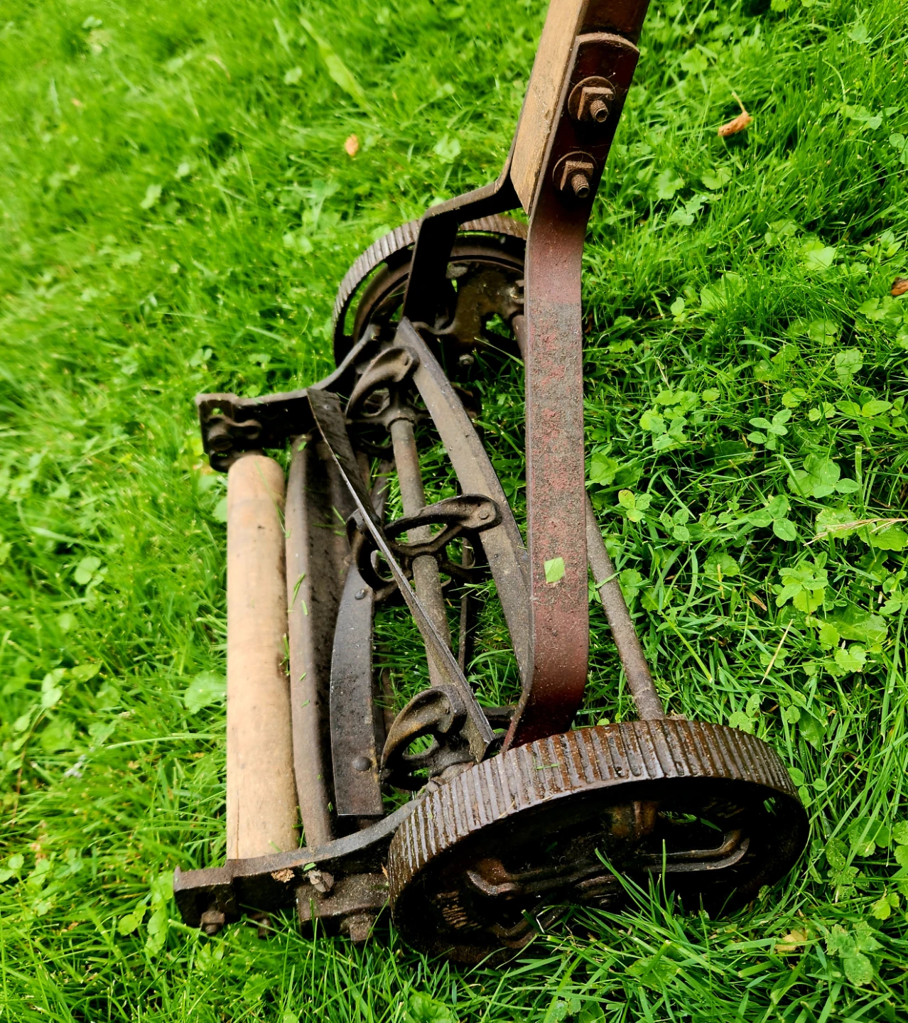 Antique Push Lawnmower - photo 2