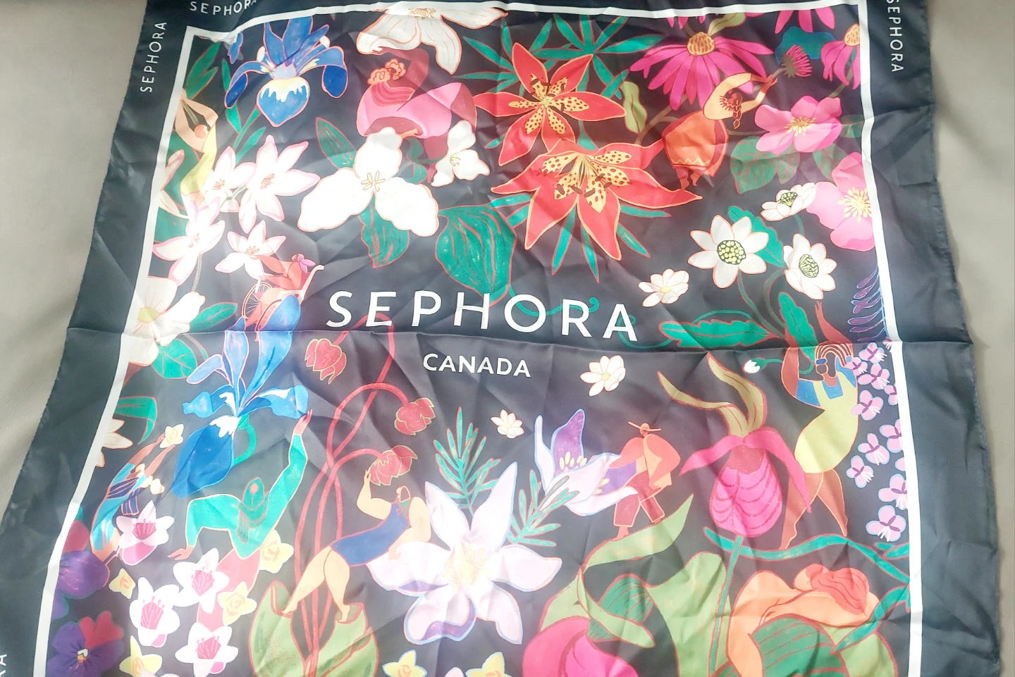 Handbag with Floral Scarf - photo 4
