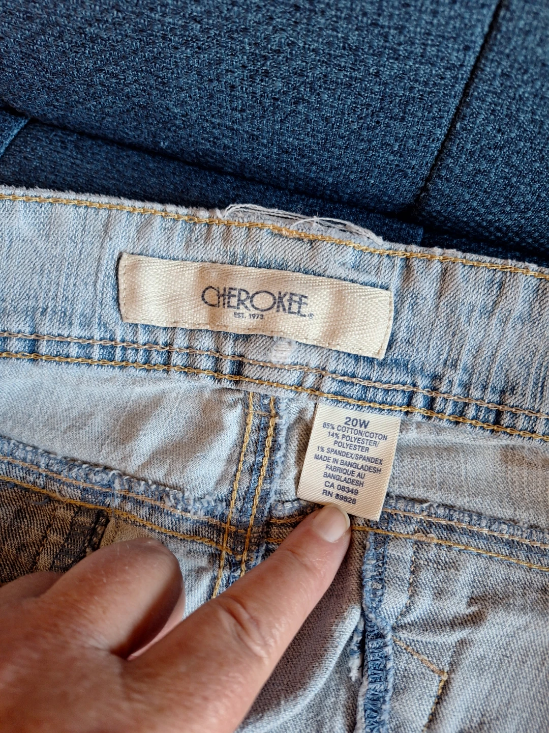 Cherokee light wash capris sz20W - photo 3