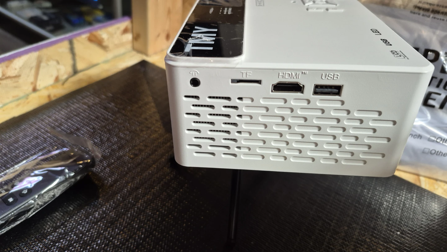 TMY Portable LED Projector - photo 4
